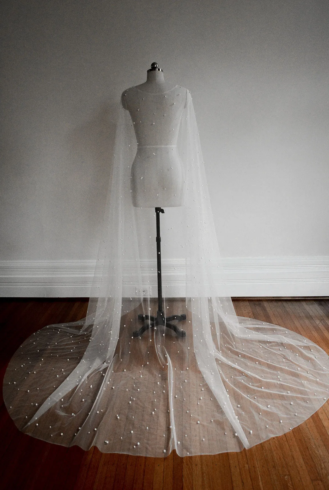 ARIELLE | Pearl Bridal Cape