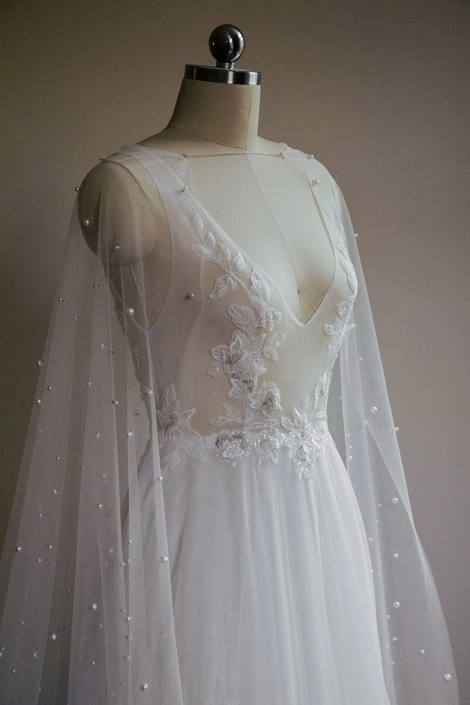 ARIELLE | Pearl Bridal Cape