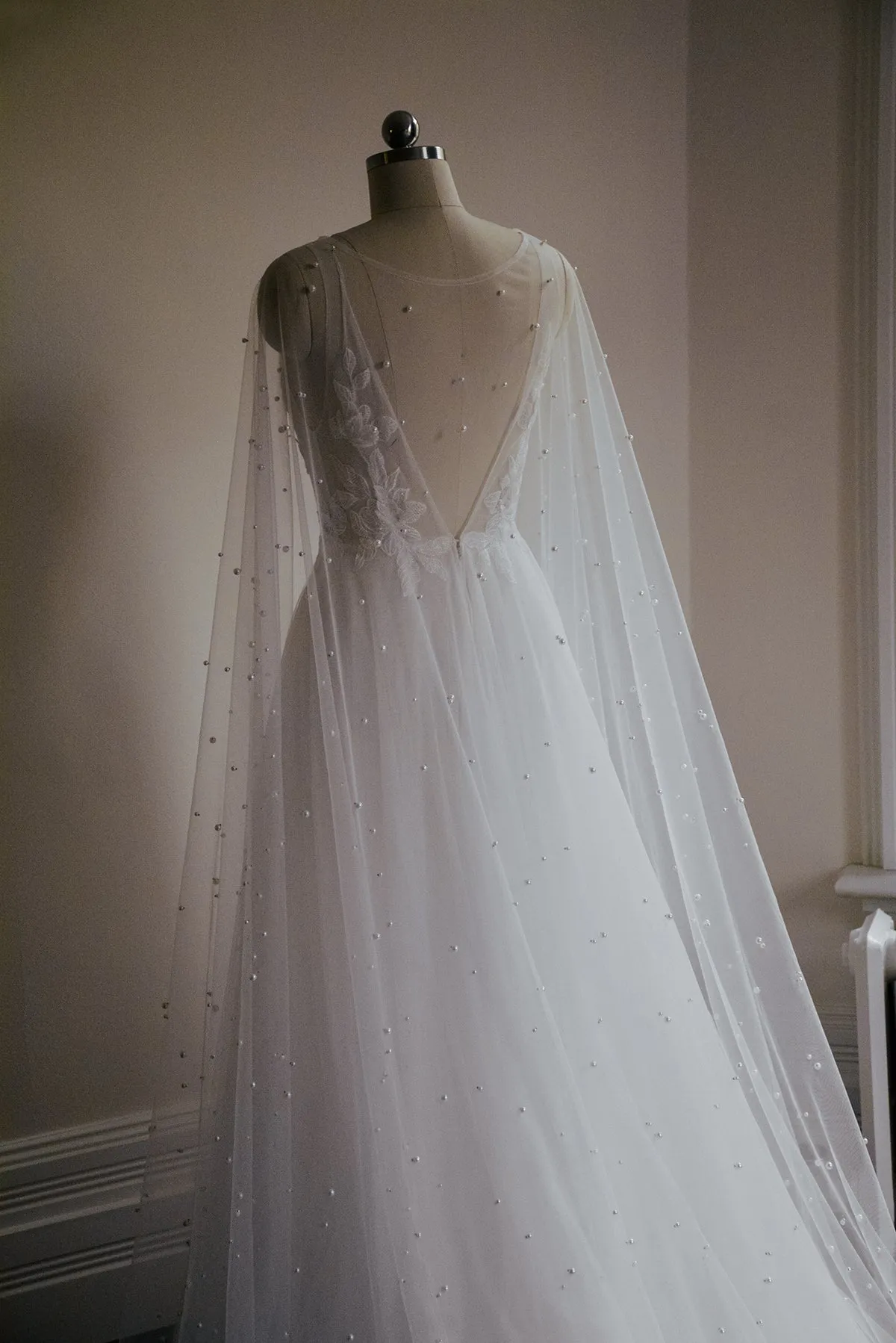 ARIELLE | Pearl Bridal Cape